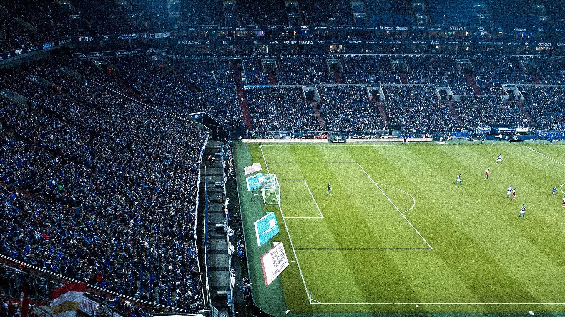 巴西球迷后背纹巨大梅西像 梅西亲手签名成永恒纪念